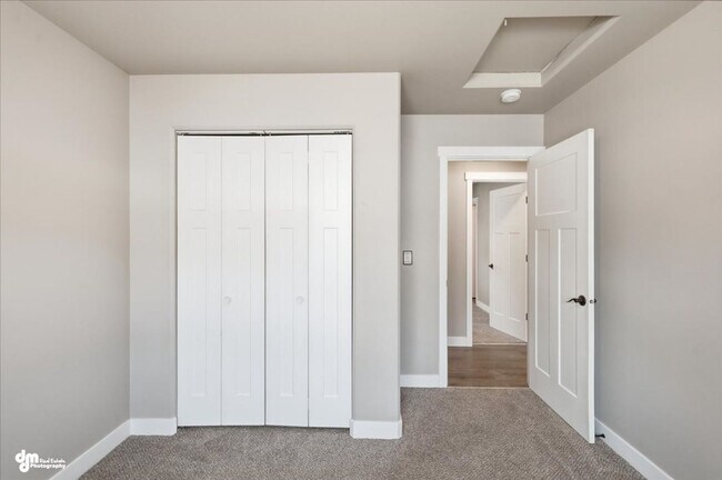 Building Photo - 3 BEDROOM | 2 BATHROOM | ACROSS FROM SCHOOLS