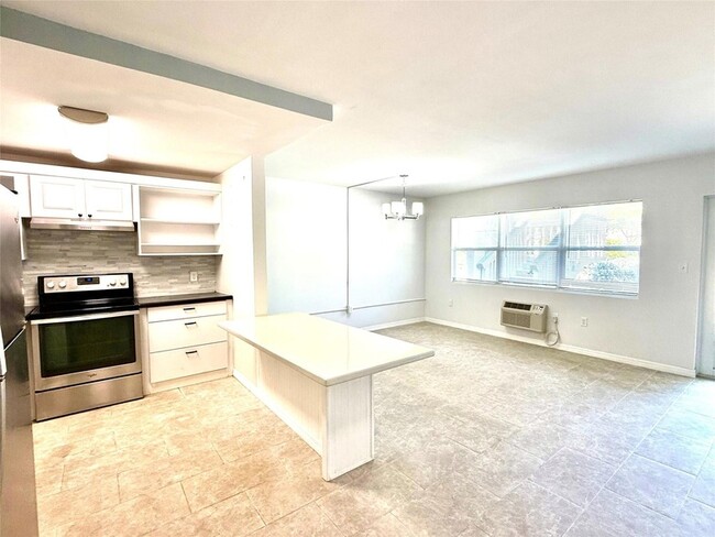 Building Photo - 28 Ventnor Dr