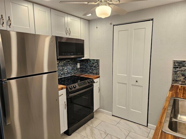 Building Photo - 8229 Cypress Rd