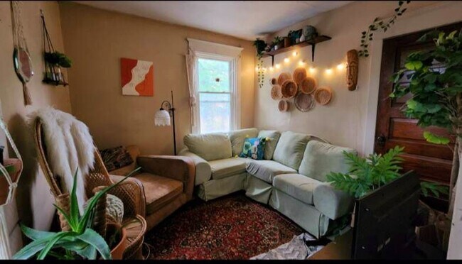 Building Photo - 1008 26th Ave SE