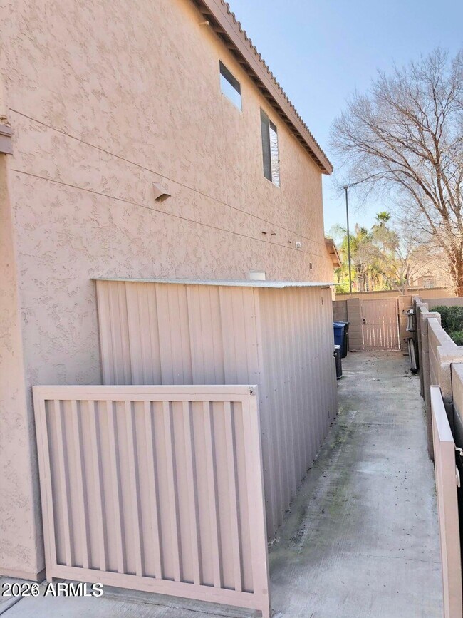 Building Photo - 345 N Date Palm Dr