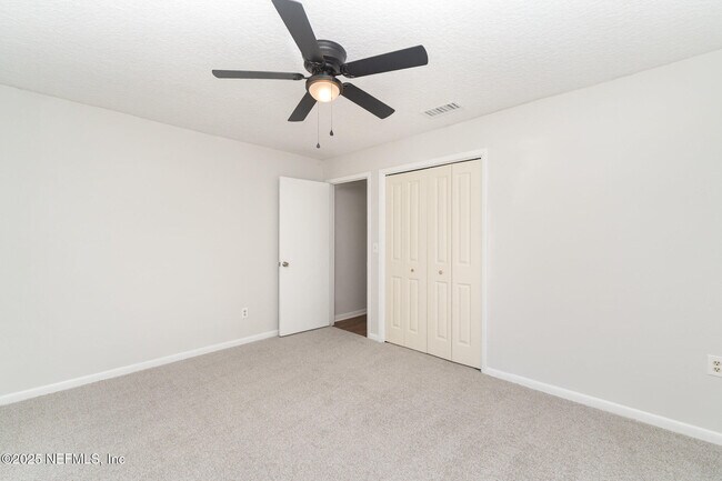 Building Photo - 2805 Stagecoach Dr