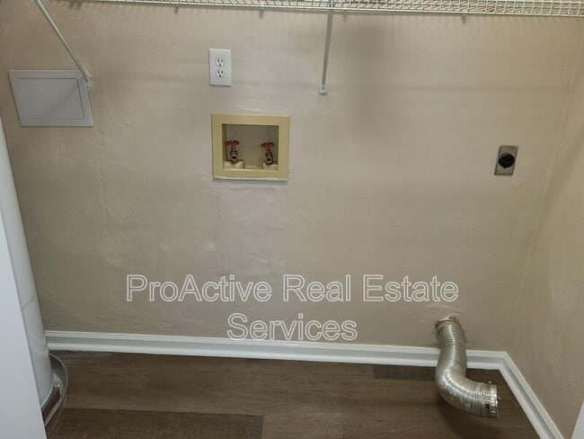 Building Photo - 216 Diamond Ave