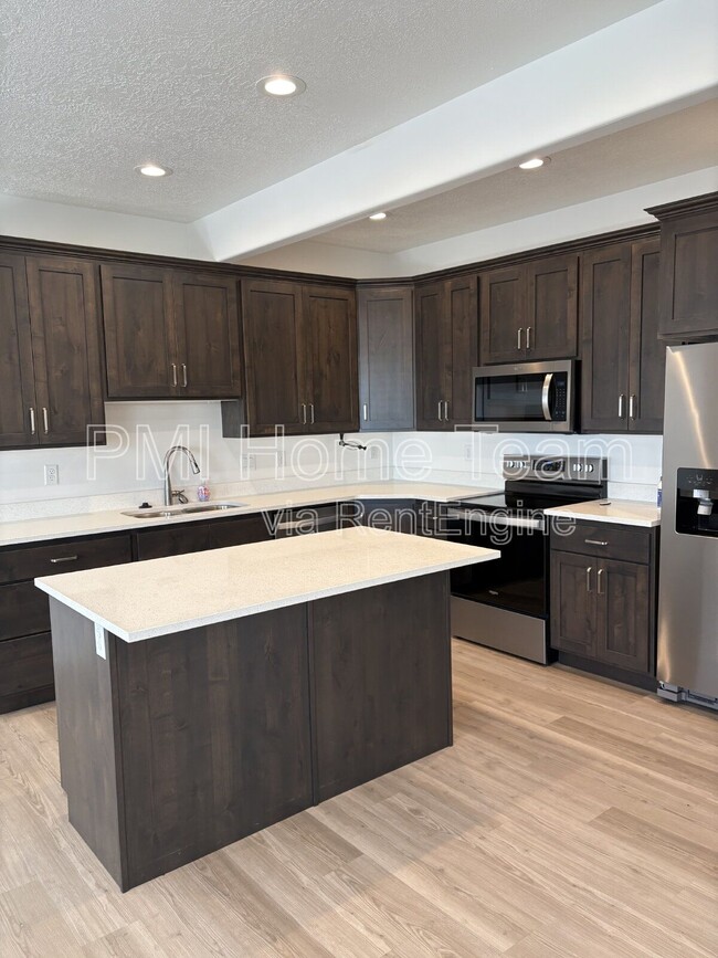 Building Photo - 614 W Cozy Ln