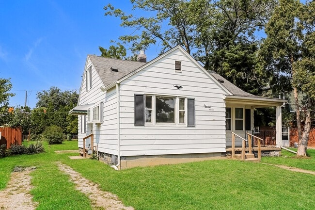 Building Photo - 611 W Wayne St