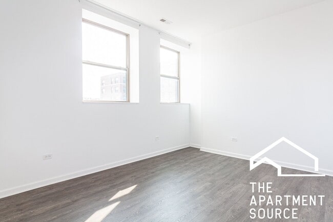 Building Photo - MASSIVE Loft-style condo-quality 2 Bed/2 ba IN UNIT LAUNDRY in Wrigley!