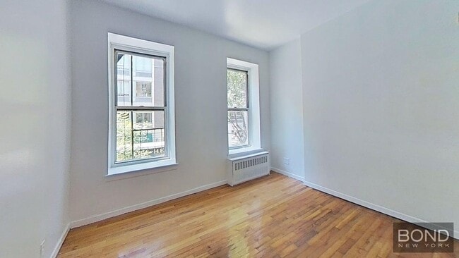 Building Photo - 247 W 26th St