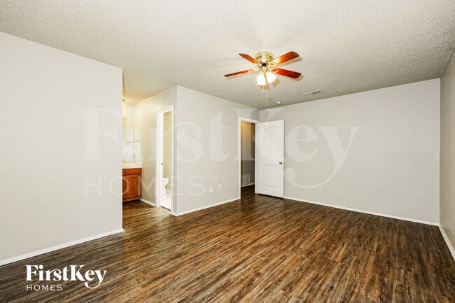 Building Photo - 218 Long Shadow Ln