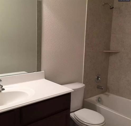 Building Photo - 2217 Mulberry Dr