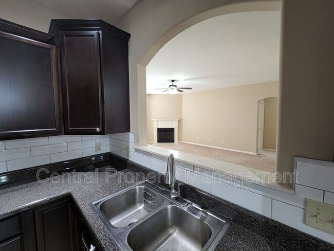 Building Photo - 1 Redwolf Ln