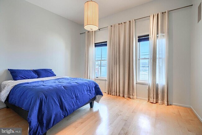 Building Photo - 1301 Hull St