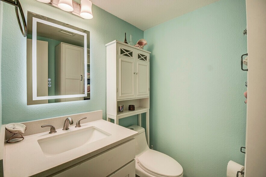 Building Photo - 11 Seamist Ct