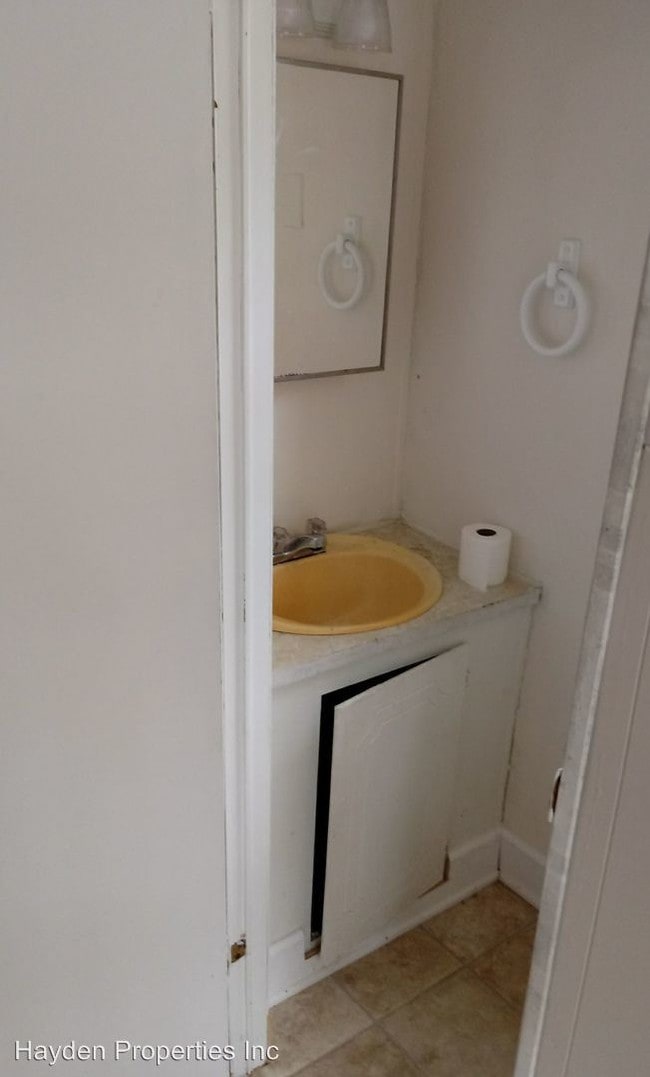 Building Photo - 3 br, 1.5 bath House - 209 F McQueen St