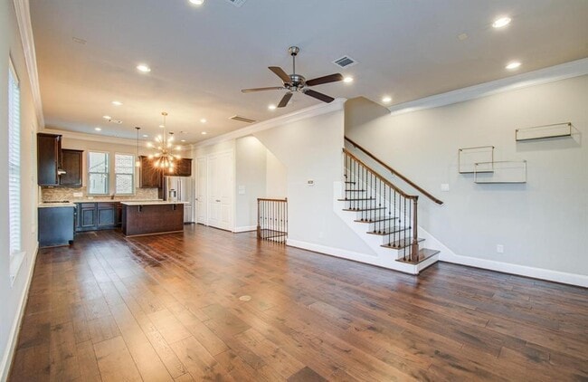 Building Photo - 610 Delano St