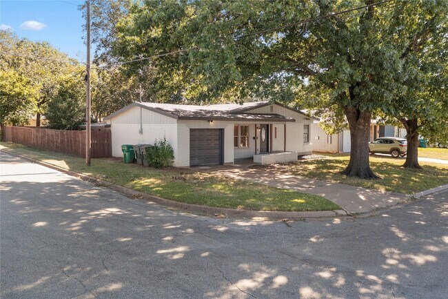 Building Photo - 2221 N Alexander St