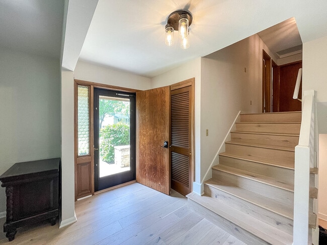Building Photo - 6211 Fisher Ln