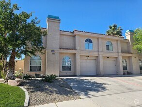 Building Photo - Beautiful Townhome For Rent