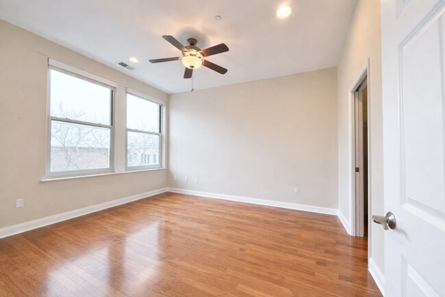 Building Photo - 2 Bedroom, 2 Bathroom