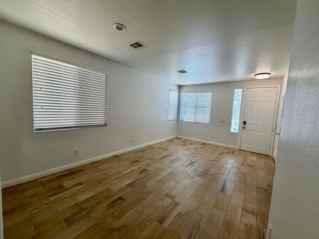 Building Photo - Cute and cozy 2 bedroom 2 bathroom condo