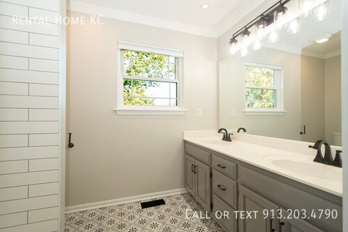 Building Photo - 582 W Layton St