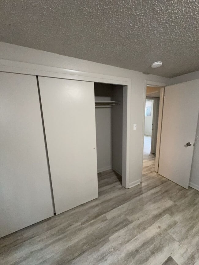 Building Photo - Bright & Spacious 3 Bed 1 Bath Apartment