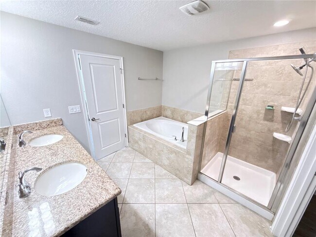 Building Photo - 15246 Harrington Cove Dr
