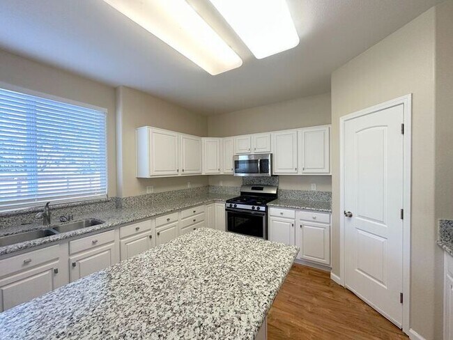 Building Photo - 3031 Sky Country Dr