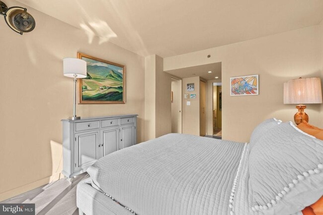 Building Photo - 1401 17th St NW