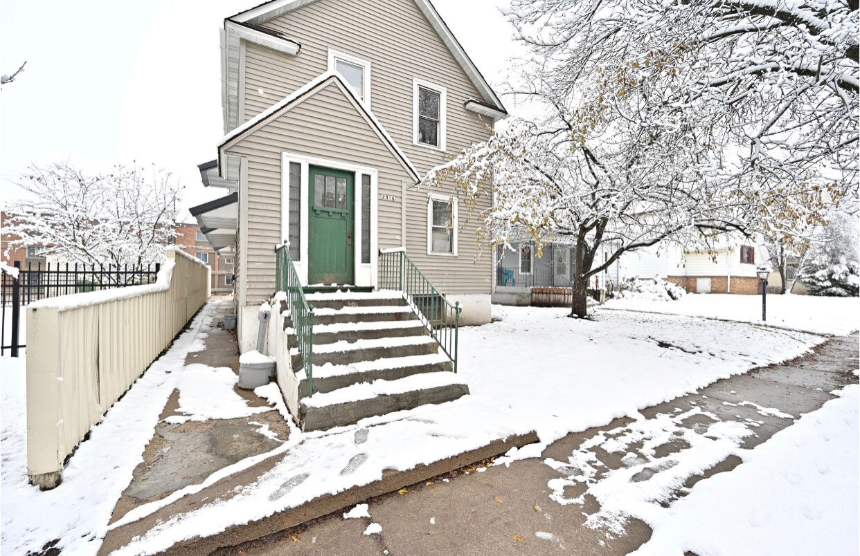 Building Photo - 2316 2nd Ave W