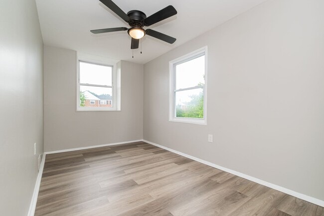 Building Photo - Three Bedroom house in Parkville