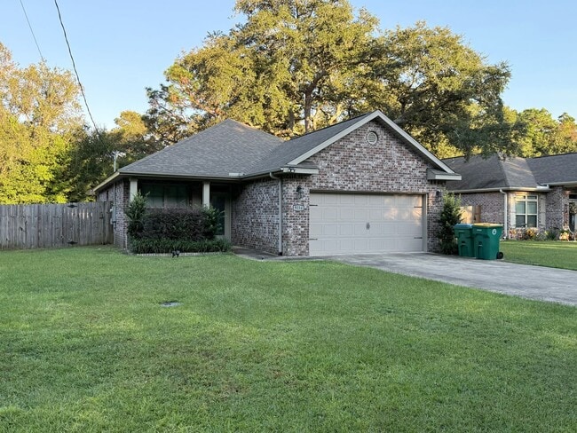Building Photo - New Listing