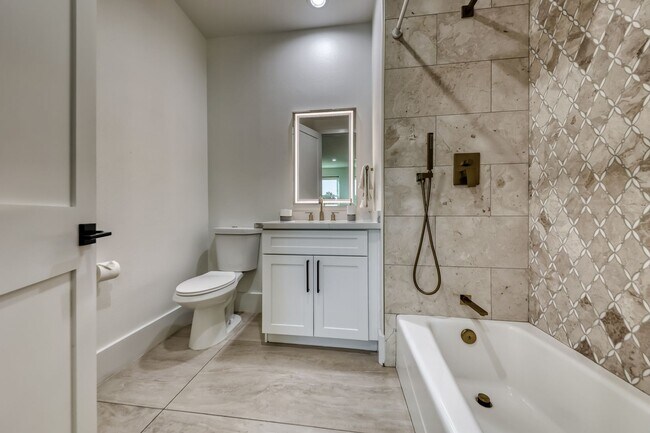 Building Photo - Stunning Green Valley, Guard Gated Community, Pool Home!