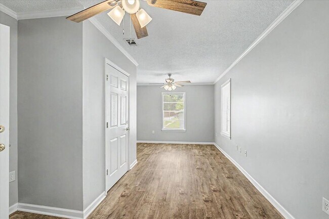 Building Photo - 2 bedroom minutes from SCAD
