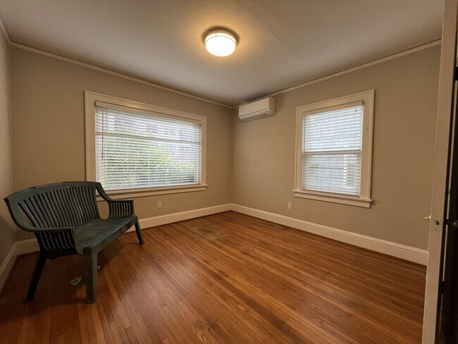 Building Photo - Charming 4-Bedroom Portland Home with Spac...