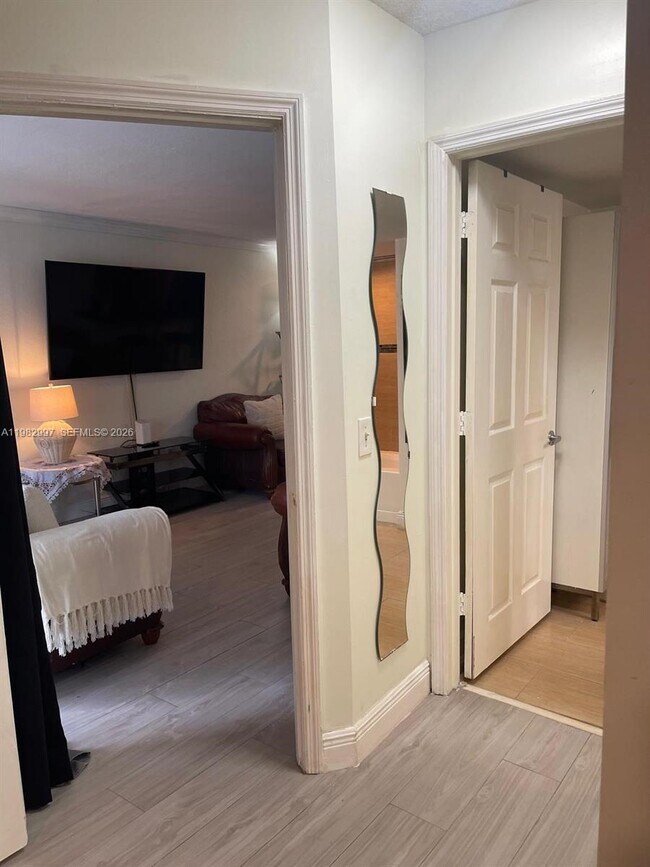 Building Photo - 150 NW 96th Ave