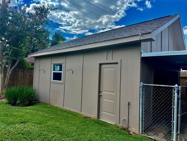 Building Photo - 2206 Tannehill Dr