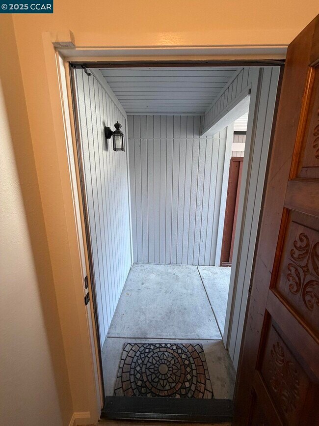 Building Photo - 105 Via Cabrera Ln