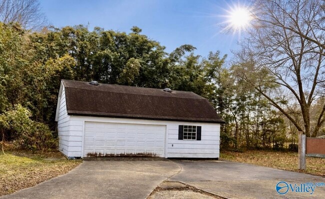 Building Photo - 804 Hodges St NW