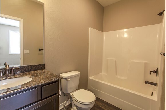 Building Photo - 3 Bedroom 3 Bath Home. Just blocks from th...