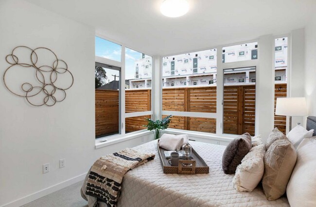 Building Photo - Modern Wallingford/Fremont Home with Rooftop Views & Designer Finishes