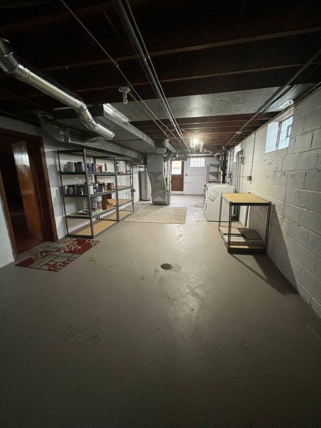 Building Photo - Spacious Home with Large Lot