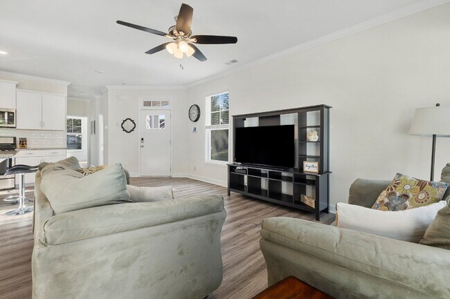 Building Photo - 3 bedroom 2.5 Townhouse with Office in Lak...