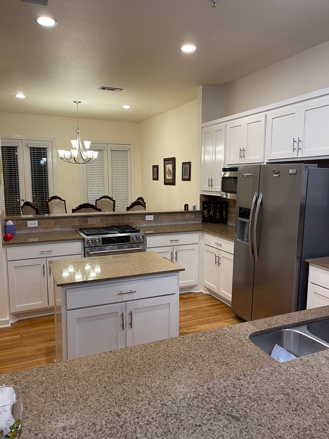 Building Photo - 3320 Douglas Ave