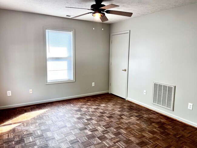 Building Photo - 2213 Hanover St