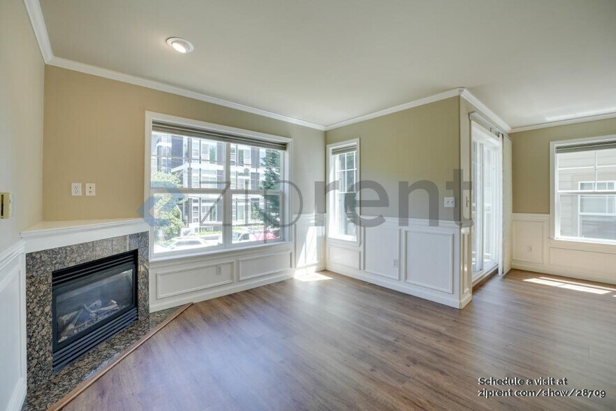 Building Photo - Unit A