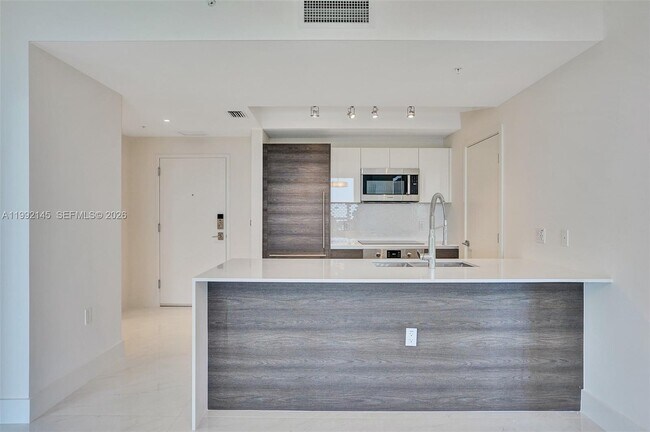 Building Photo - 301 Altara Ave