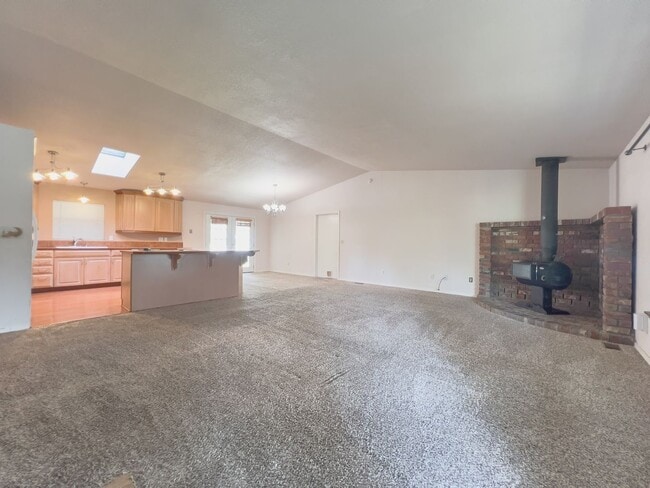 Building Photo - 3 bedroom rambler on corner lot