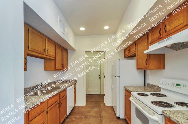 Building Photo - 1009 E Halcyon Rd