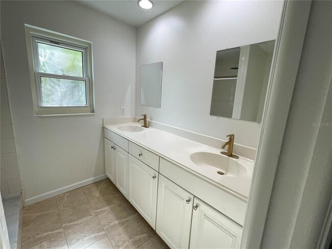 Building Photo - 2547 Wood Oak Dr