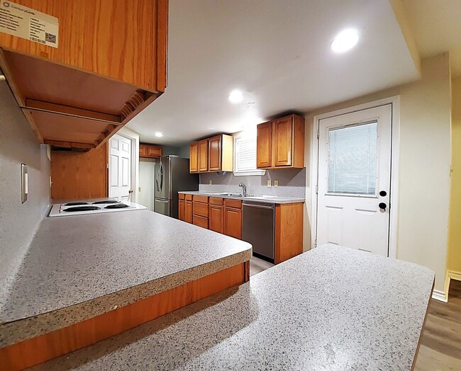 Building Photo - Welcome to this charming 2 bedroom, 2 bathroom home in Henderson, Texas!